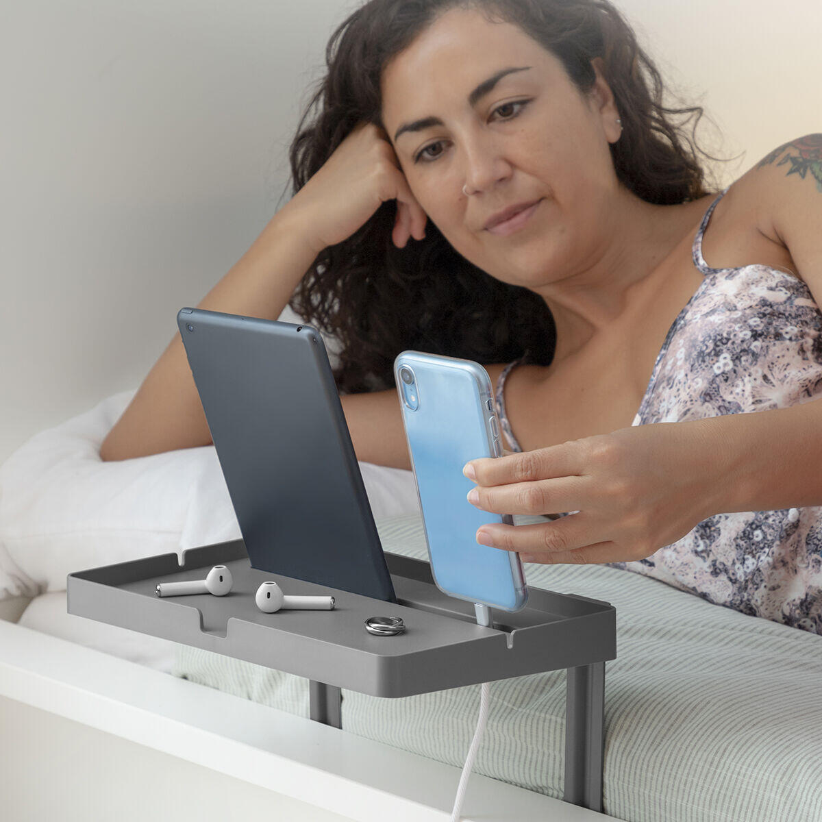 Prateleira Universal para Cama – Bedten InnovaGoods | Apoio Portátil para Telemóvel, Tablet