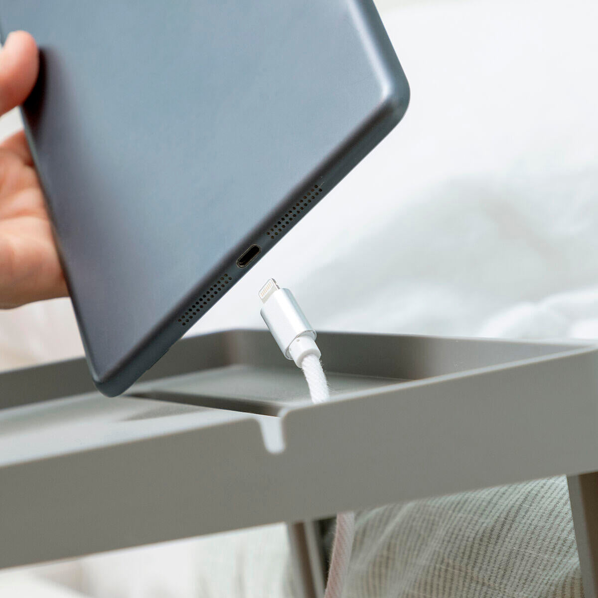 Prateleira Universal para Cama – Bedten InnovaGoods | Apoio Portátil para Telemóvel, Tablet